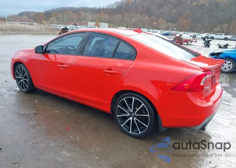 2017 Volvo S60 T5 Dynamic z USA, uszkodzony, nr VIN YV140MTL8H2429055